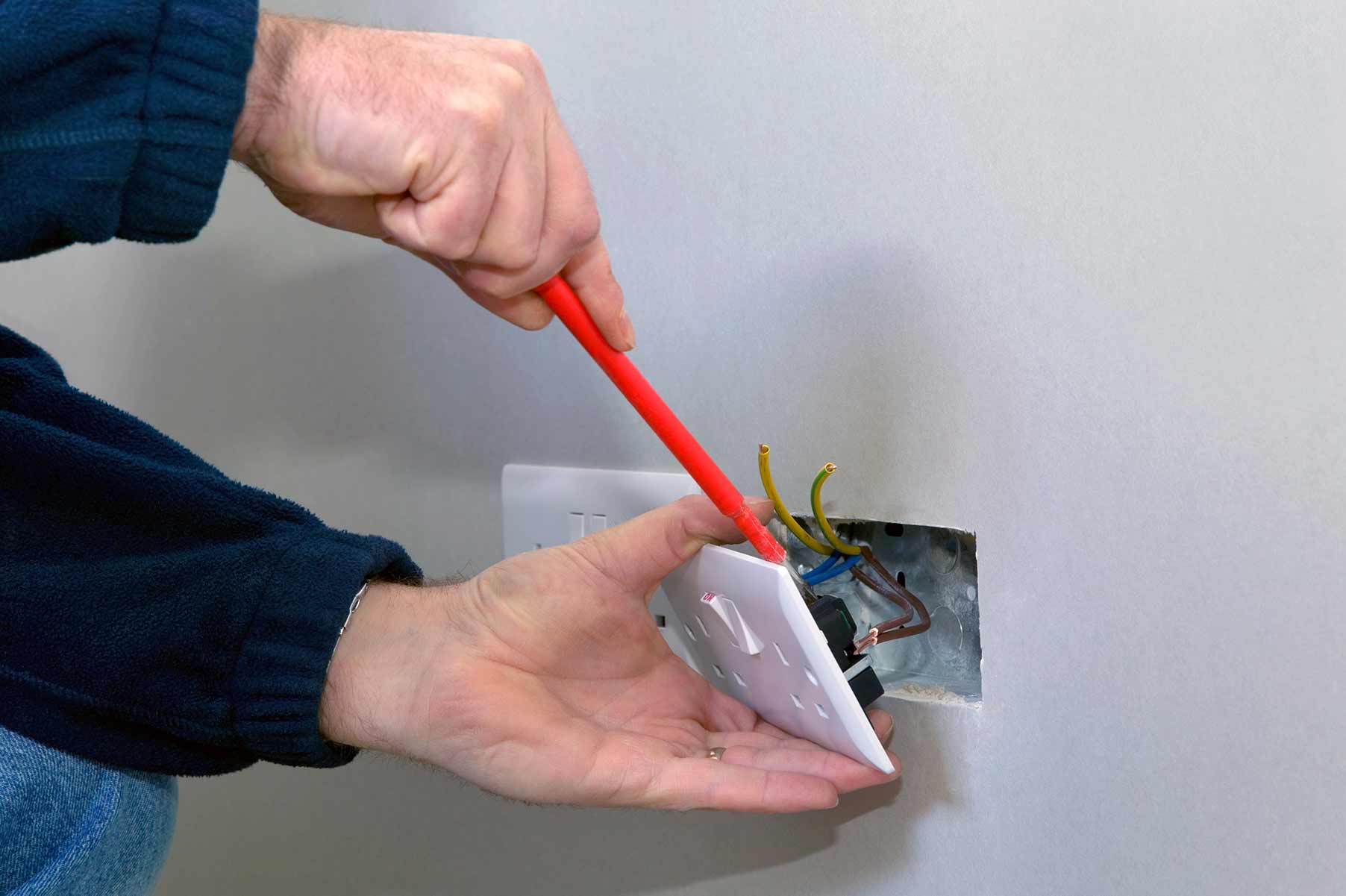 Our electricians can install plug sockets for domestic and commercial proeprties in Guildford and the local area. 
